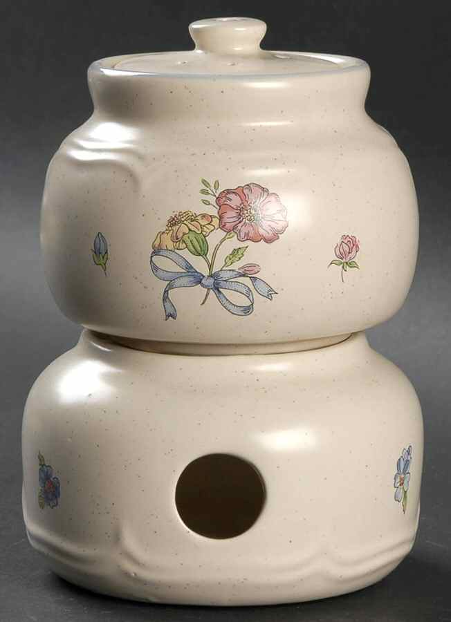 Victoria Potpourri & Lid with Stand by International-1