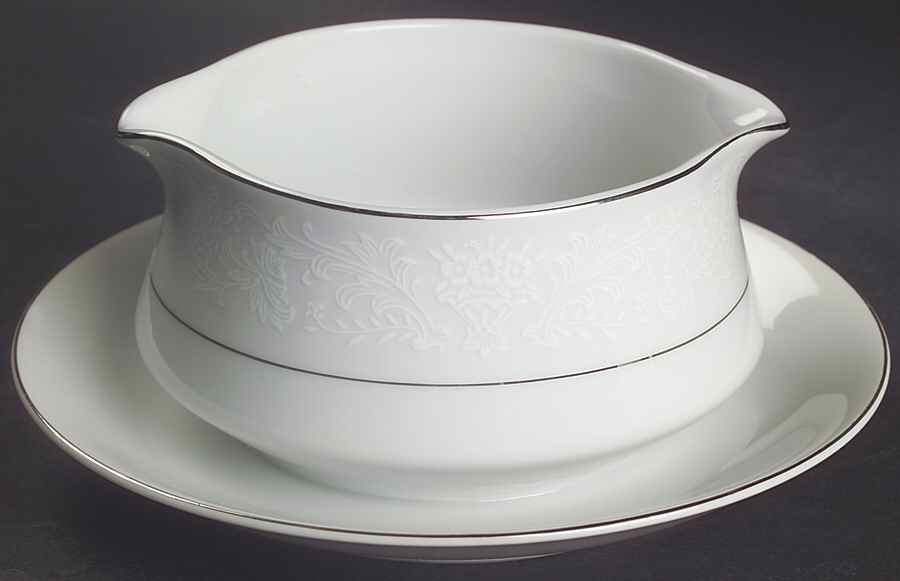 Wakefield Round Gravy Boat/Attached Underplate by International-1