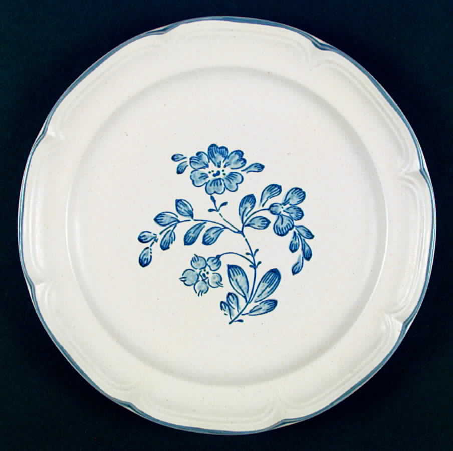 Warwick Dinner Plate by International-1