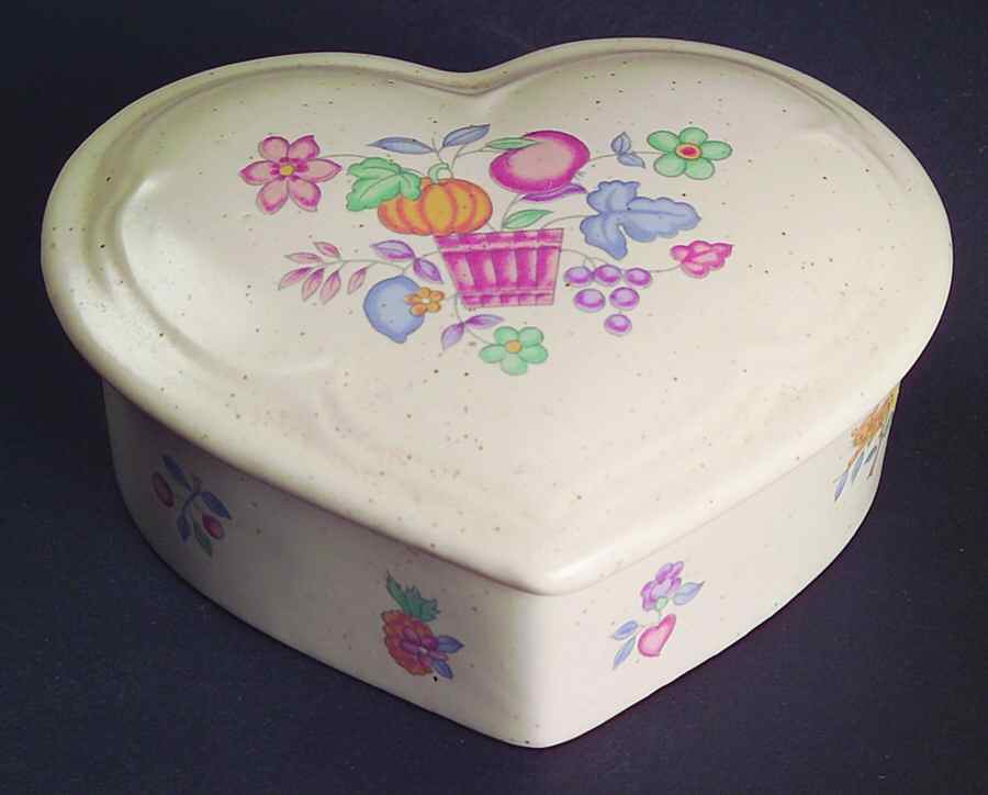 Welcome Home Heart Shape Box & Lid by International-1
