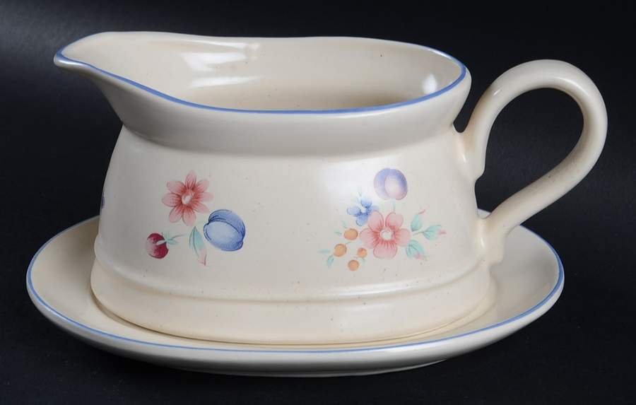 Windy Gravy Boat & Underplate by International-1