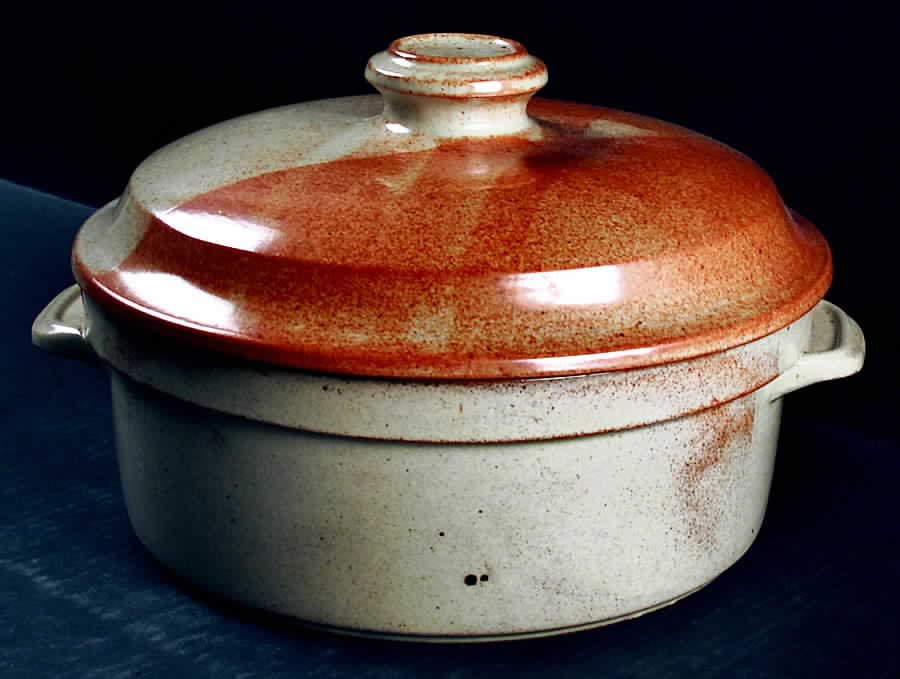 White Top 2.75 Qt Round Covered Casserole by Iron Mountain-1