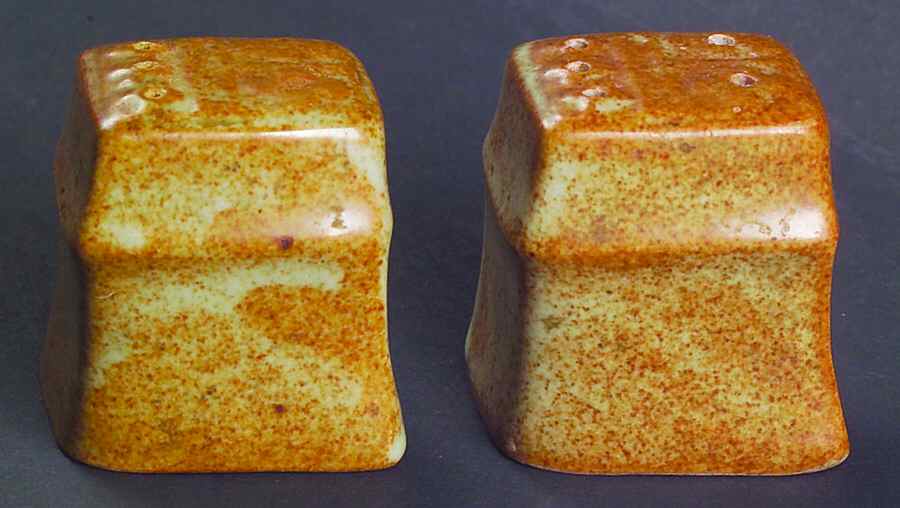 White Top Salt & Pepper Set by Iron Mountain-1