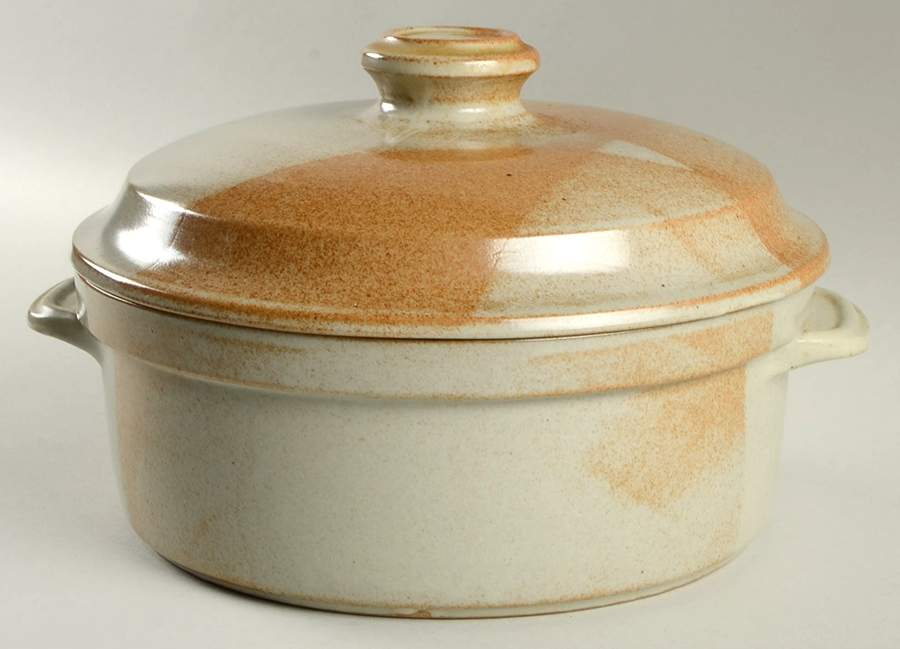 White Top 3 Quart Round Covered Casserole by Iron Mountain-1