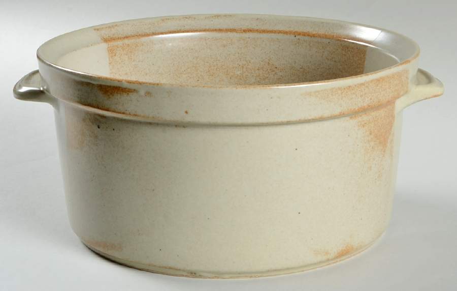 White Top 3.5 Quart Round Casserole No Lid by Iron Mountain-1