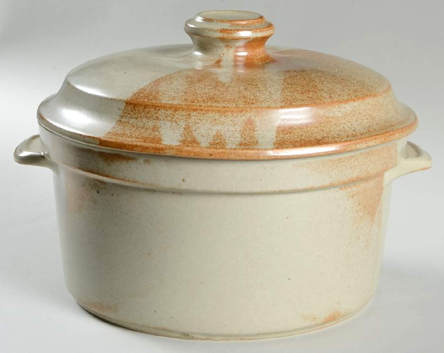 White Top 3.5 Quart Round Covered Casserole by Iron Mountain-1