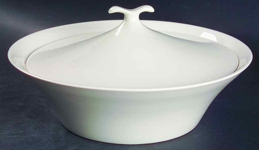 Bridal White 1.5 Qt Round Covered Casserole by Iroquois-1