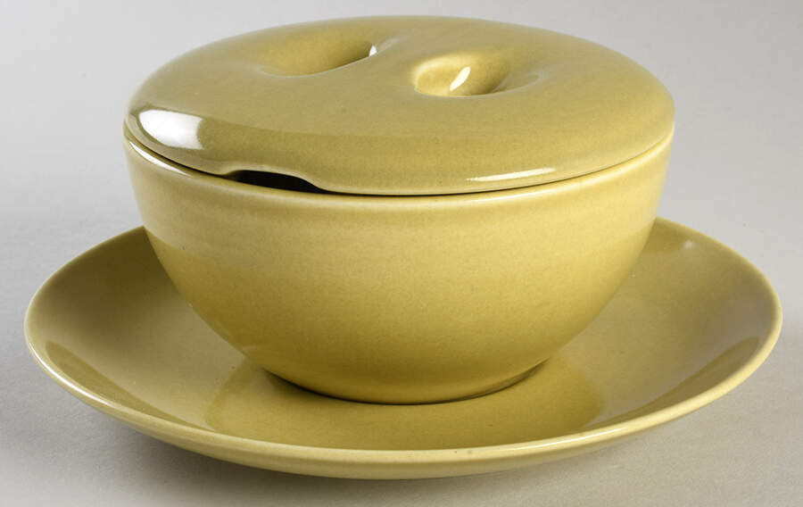 Casual Avocado Gravy & Lid w/Underplate (Soup Base) by Iroquois-1