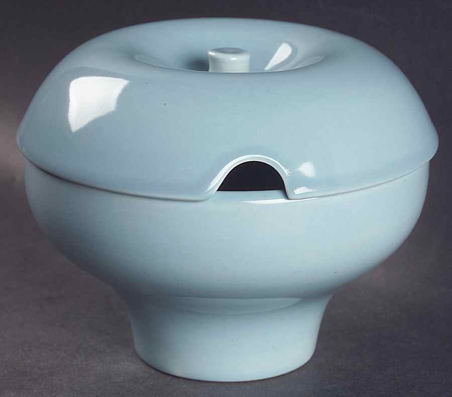 Casual Blue Redesigned Gravy & Lid by Iroquois-1
