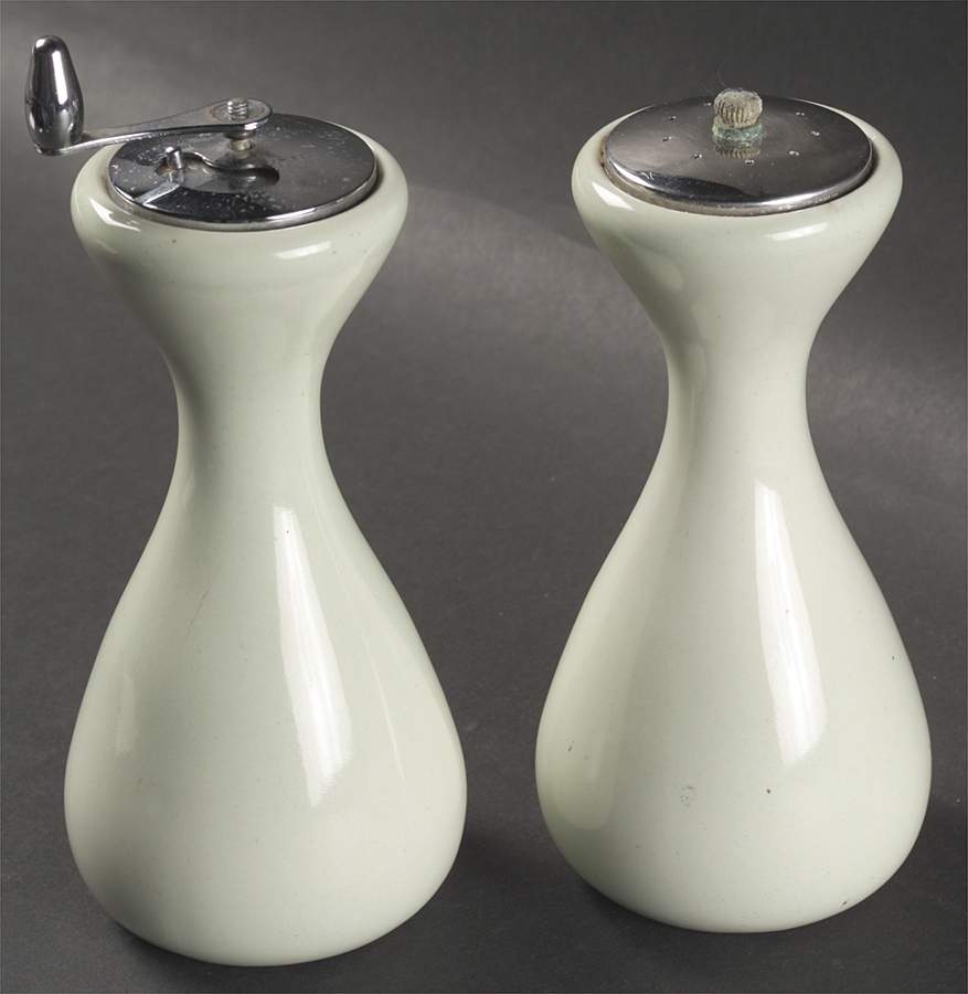 Casual Lettuce Green Salt Mill & Pepper Mill Set by Iroquois-1