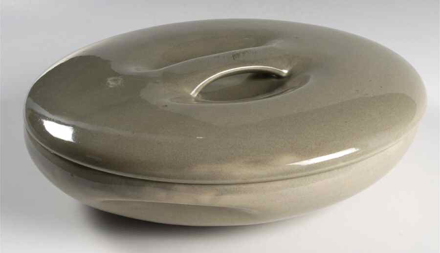 Casual Oyster Divided Rd Covered Vegetable Bowl (RDV Base/Recess by Iroquois-1