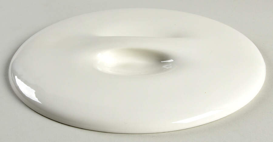 Casual White Recess Lid for Rd Vegetable, Dutch Oven Or Skillet by Iroquois-1