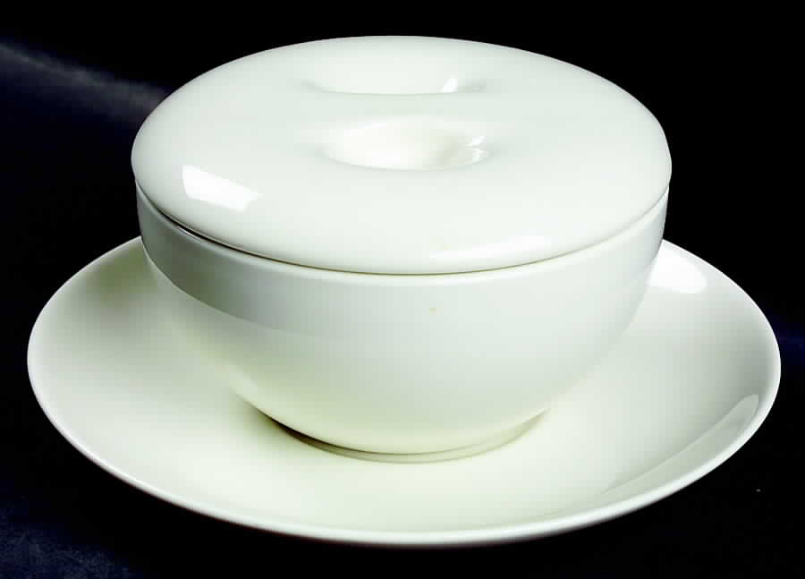 Casual White Gravy & Lid w/Underplate (Soup Base) by Iroquois-1