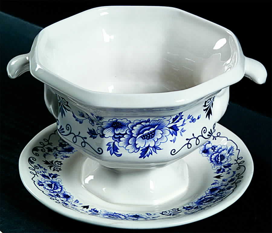 Clinton Inn Open Sauce Boat by Iroquois-1