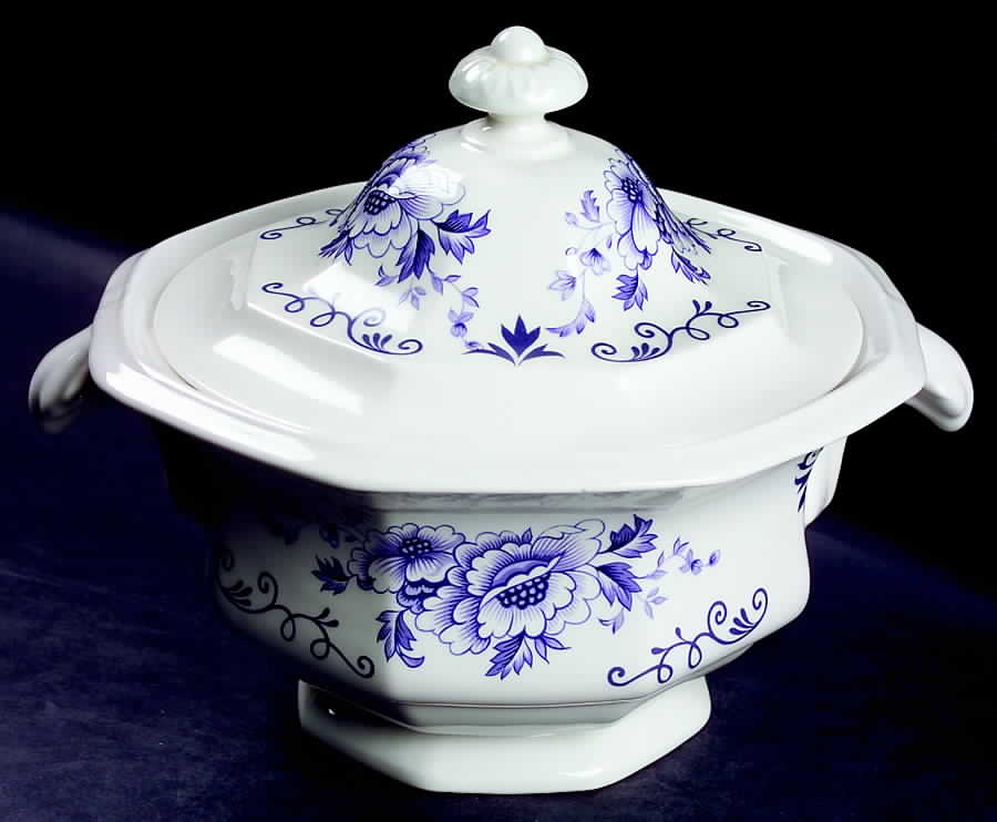 Clinton Inn Round Covered Vegetable by Iroquois-1