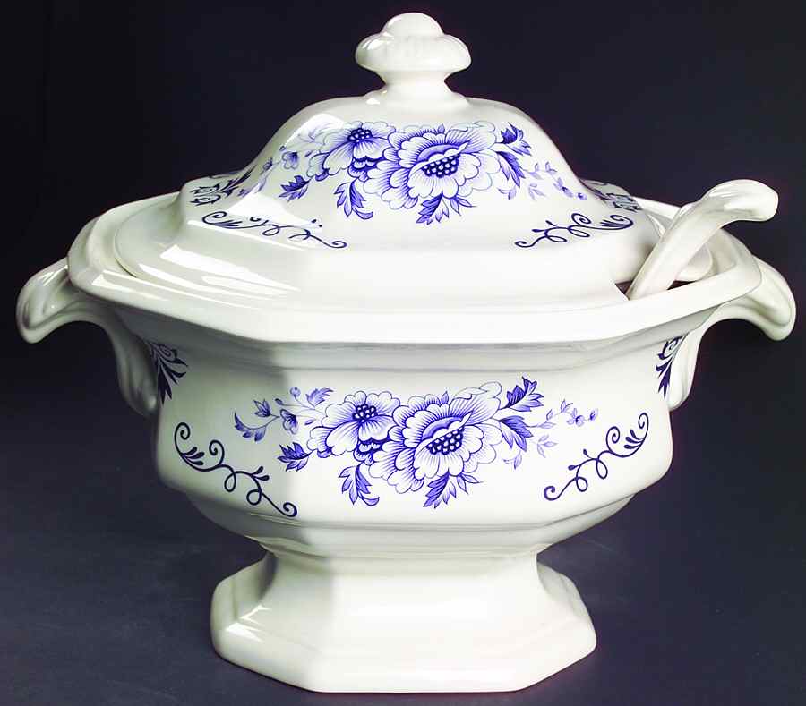 Clinton Inn Tureen & Lid w/Ladle by Iroquois-1