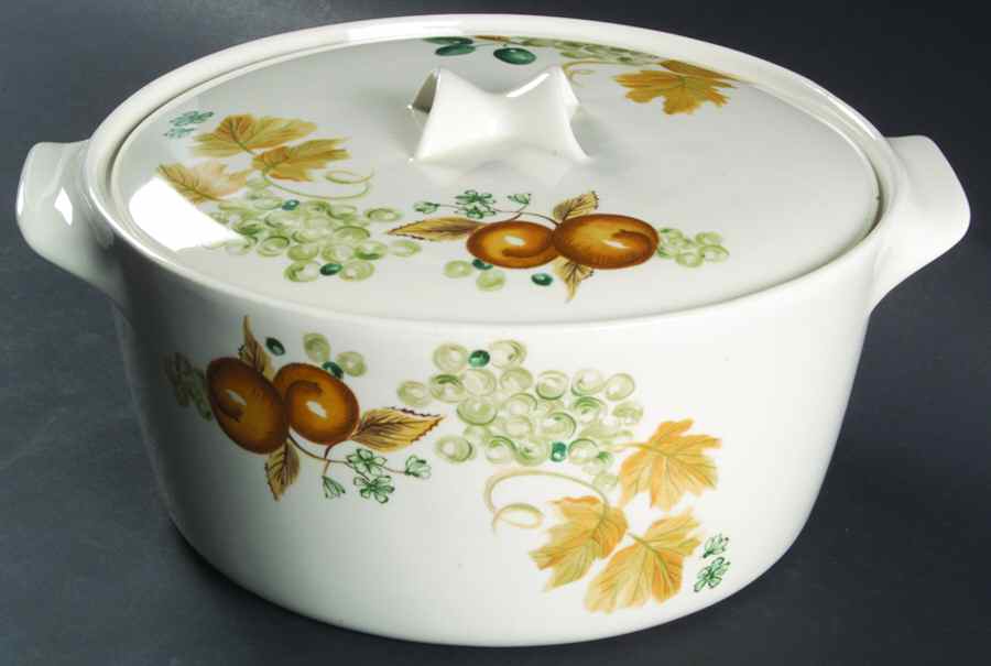 Old Orchard Dutch Oven with Lid by Iroquois-1