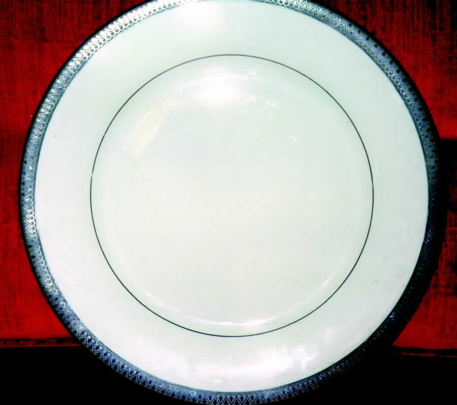 Platina Dinner Plate by International-1