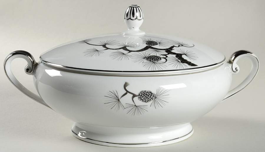 5089 Round Covered Vegetable by I China (Japan)-1