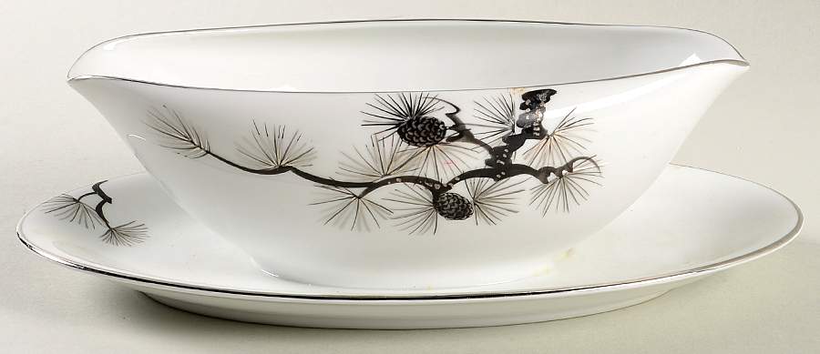 5089 Gravy Boat with Attached Underplate by I China (Japan)-1