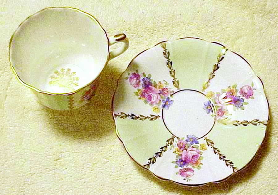IPE4 Saucer by Imperial (England)-1