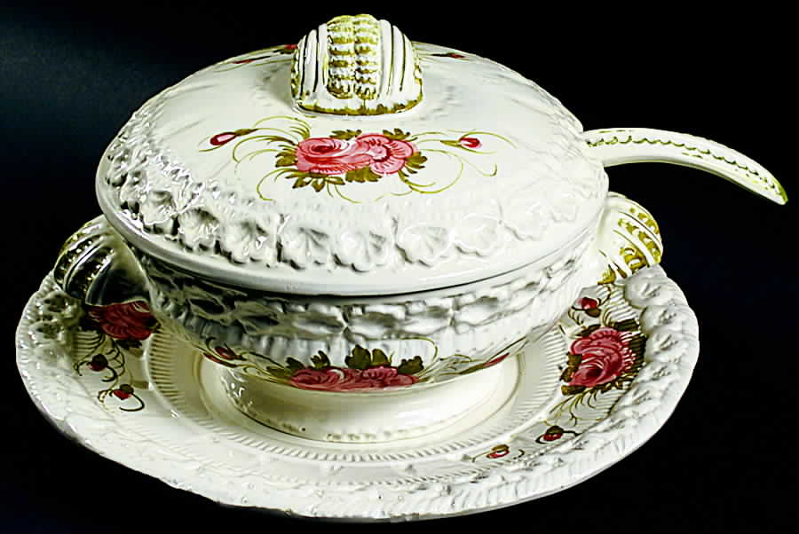 ITY139 Round Gravy Boat & Lid with Underplate & Ladle by Italy-1
