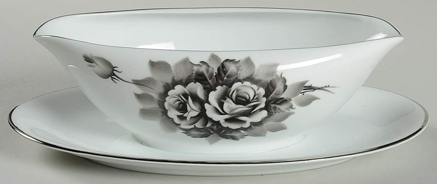 5272 Gravy Boat with Attached Underplate by I China (Japan)-1