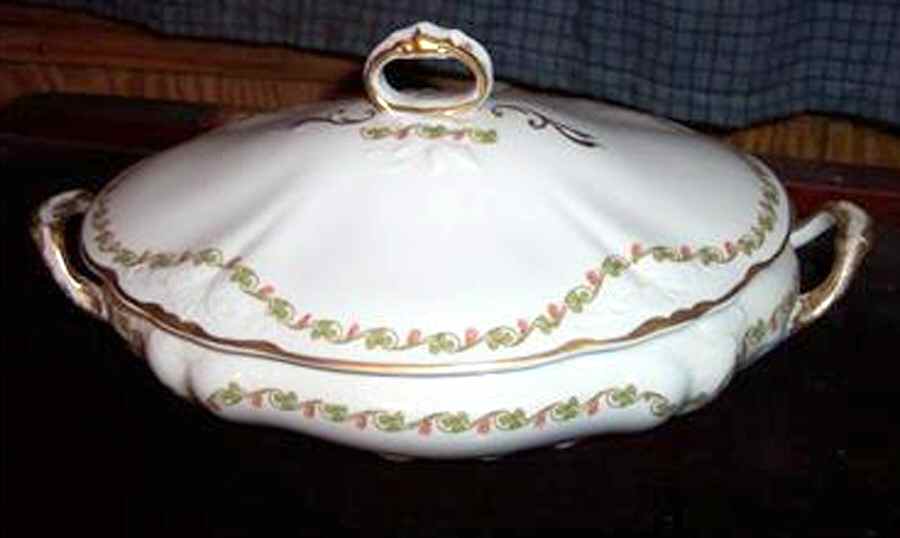 IRO46 Round Covered Vegetable by Iroquois-1