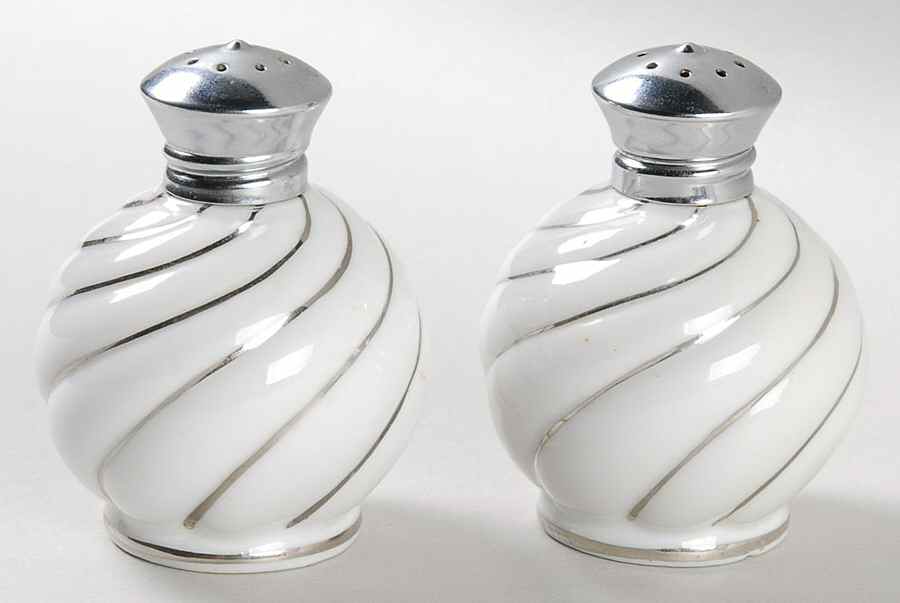 IIEiie1 Salt & Pepper w/Metal Lids by Irice-1