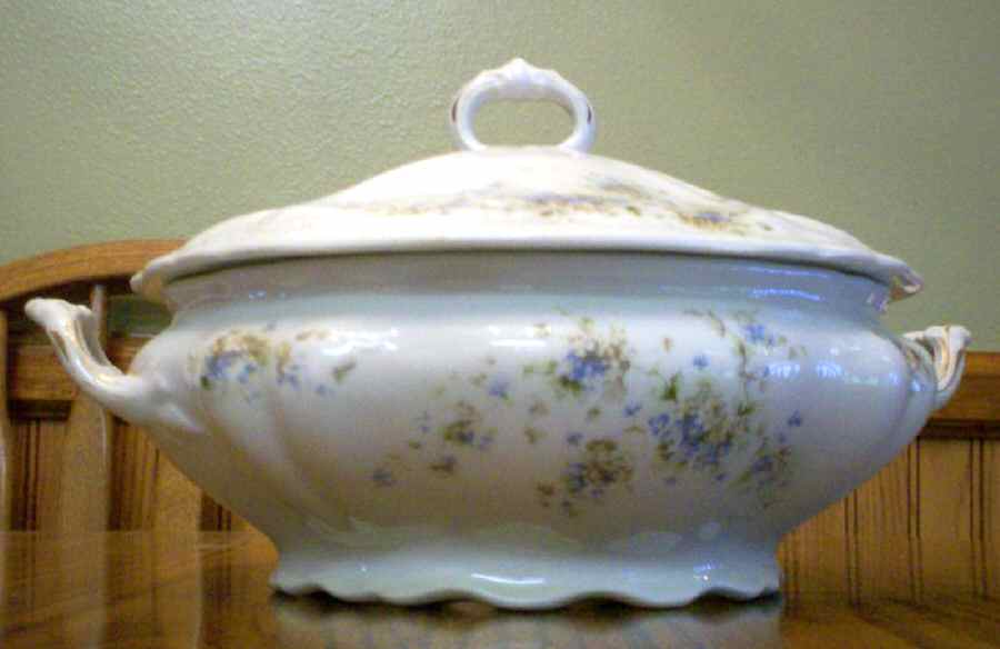 0505 Round Covered Vegetable by Iroquois-1