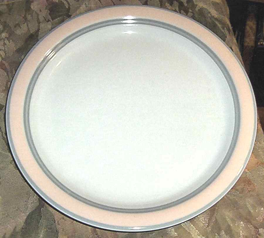 Silhauettes Dinner Plate by International 21-1