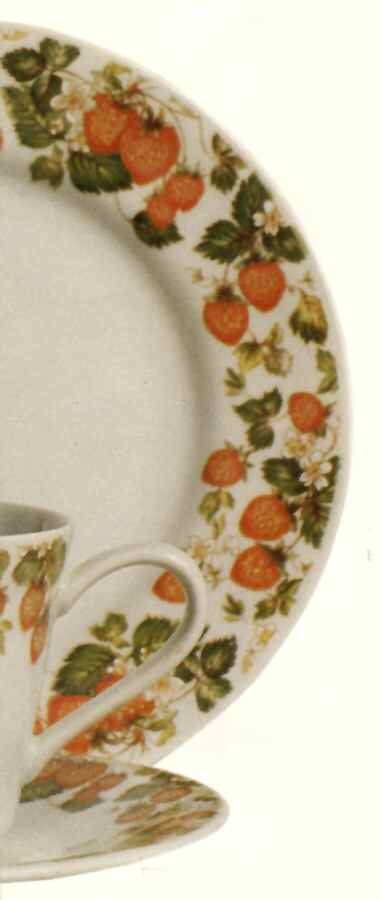 Strawberry Dinner Plate by Indo Keramik-1