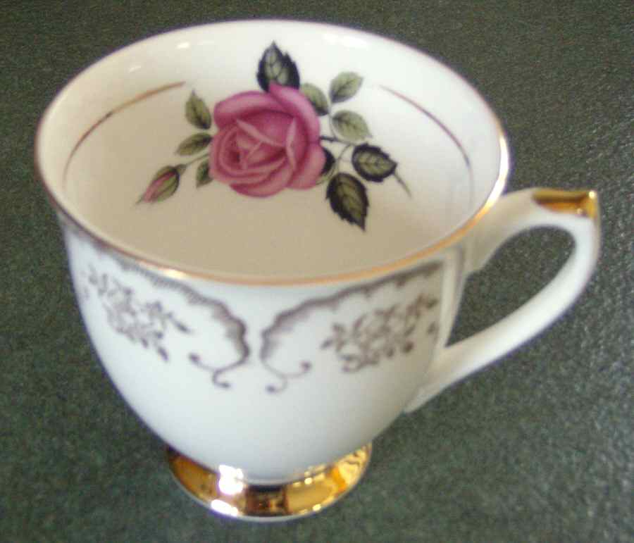 IPE16 Footed Cup by Imperial (England)-1