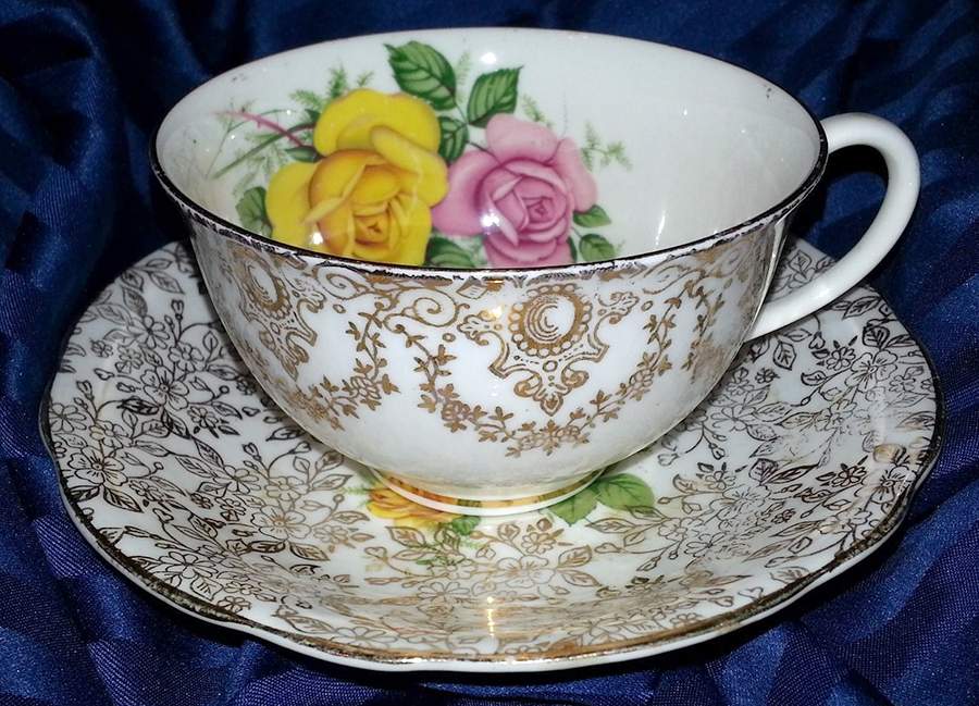 IPE17 Footed Cup & Saucer Set by Imperial (England)-1