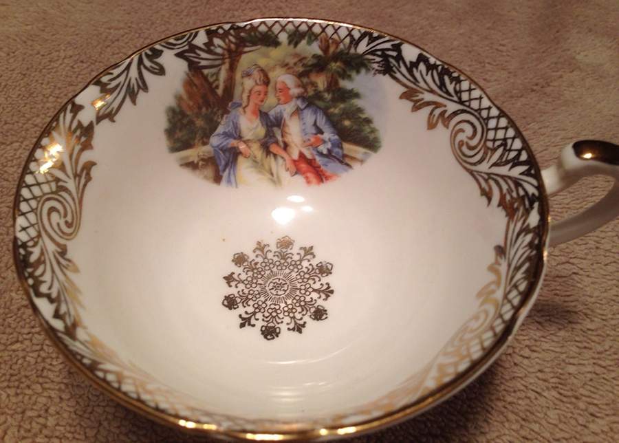 IPE19 Footed Cup by Imperial (England)-1