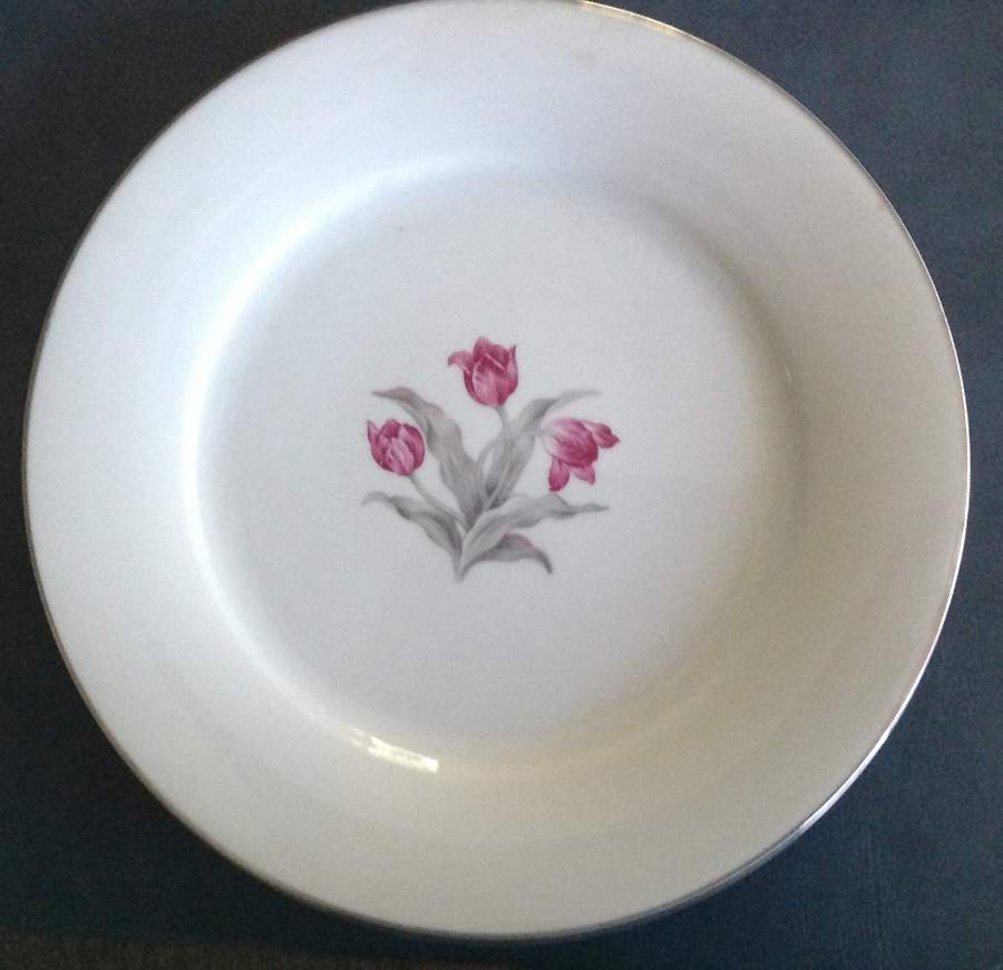 Tulip Dinner Plate by Imperial (Japan)-1
