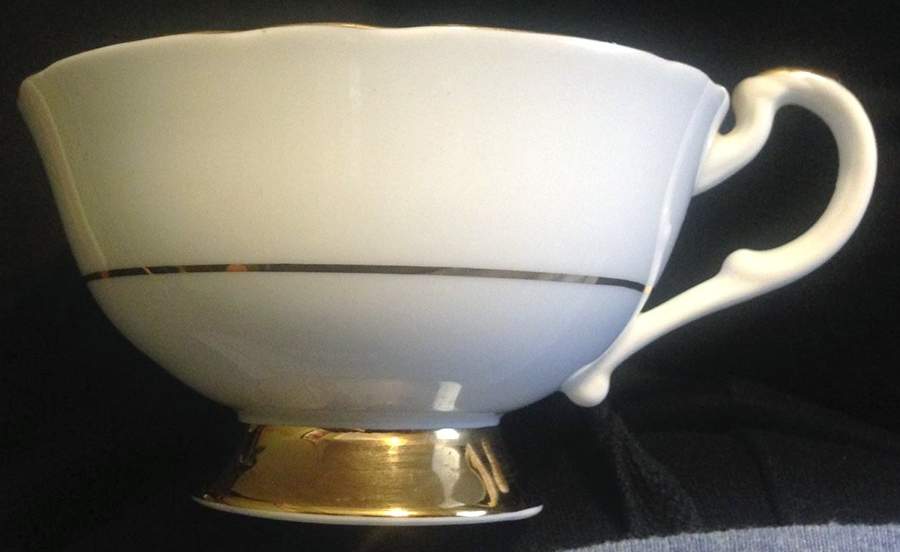 IPE20 Footed Cup by Imperial (England)-1