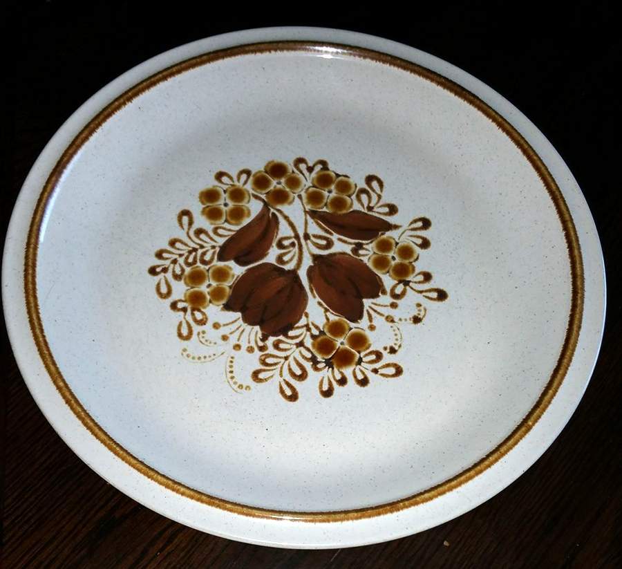 Taffy Dinner Plate by International-1