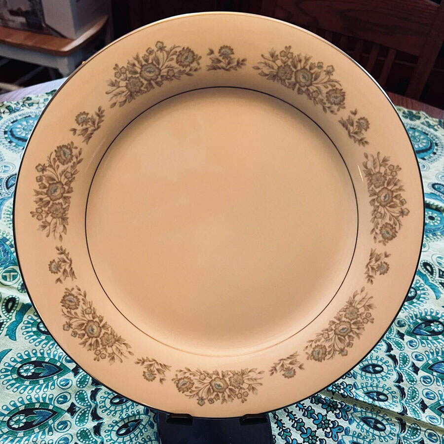 Holly Hill Dinner Plate by International-1