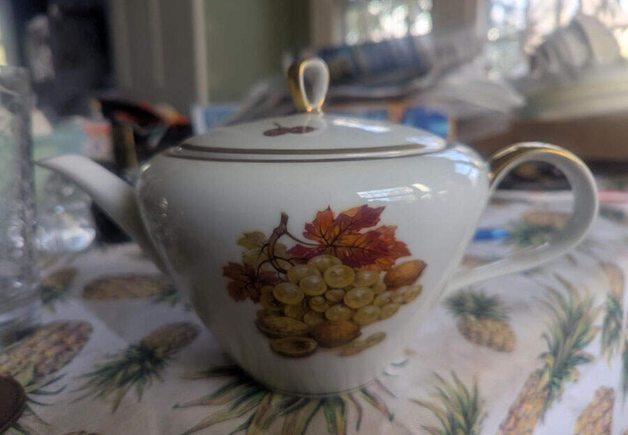 Harvest Teapot & Lid by Jaeger-1