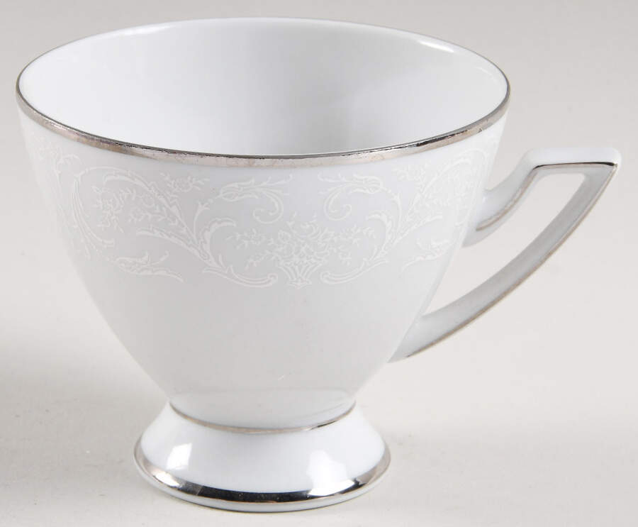 White Chantilly Footed Cup by Jaeger-1