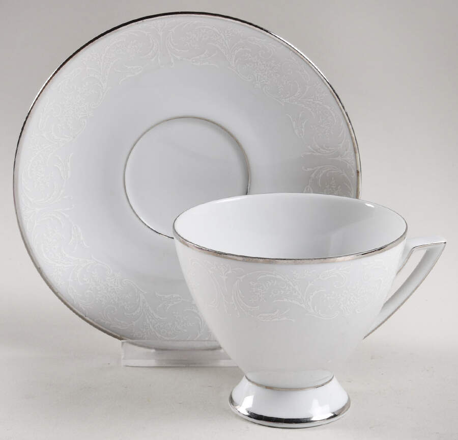 White Chantilly Footed Cup & Saucer Set by Jaeger-1