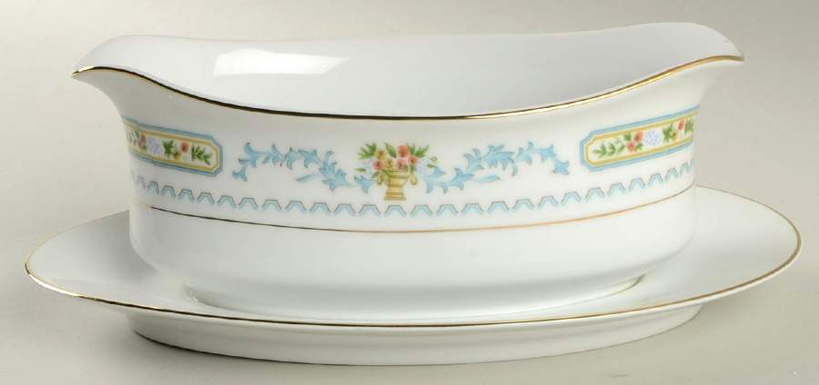 Abundance Gravy Boat with Attached Underplate by Japan-1
