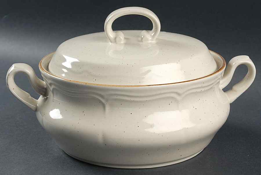 COUNTRY ALMOND Round Covered Vegetable by Japan-1