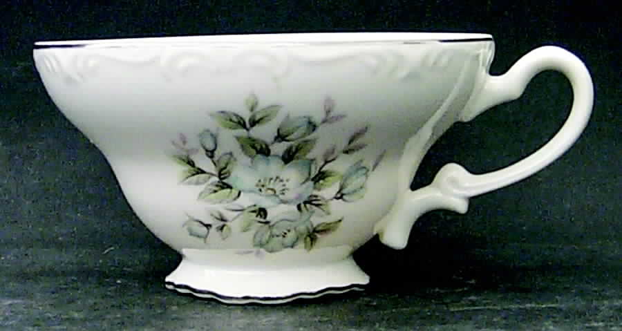Arlene Footed Cup by Japan-1