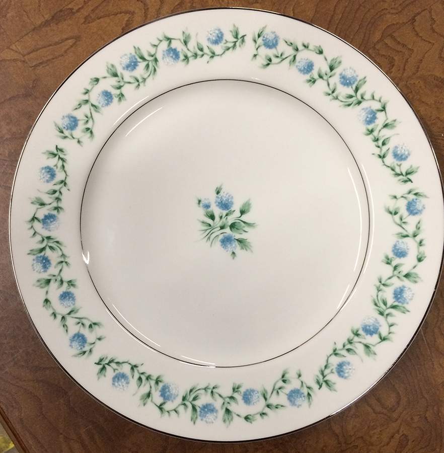 Blue Garland Dinner Plate by Japan-1