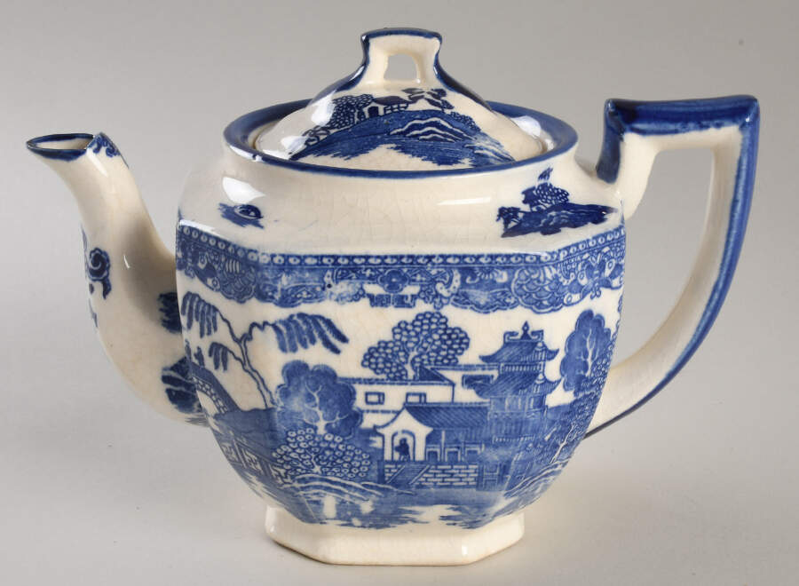 Blue Willow (No Gold, "Made In Japan") Teapot & Lid by Japan-1