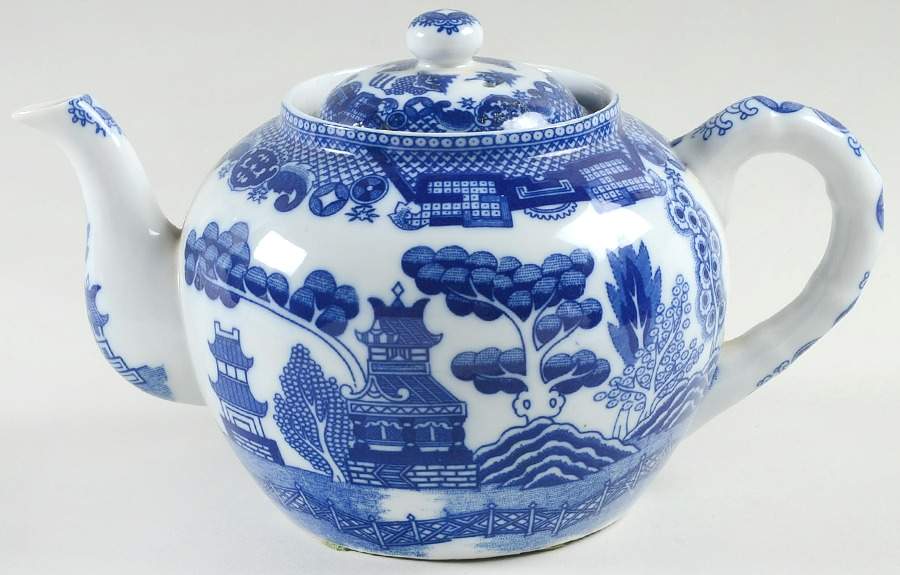 Blue Willow (No Gold, "Japan" Only) Teapot & Lid by Japan-1