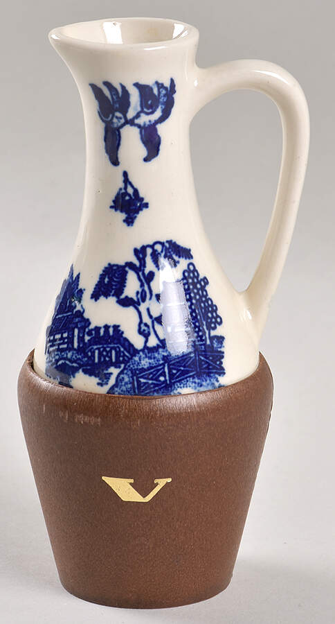 Blue Willow (No Gold, "Japan" Only) Vinegar No Wood Stopper by Japan-1