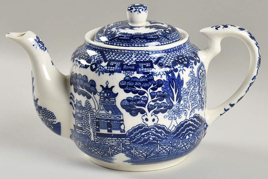 Blue Willow (No Gold, "Japan" Only) Teapot & Lid by Japan-1